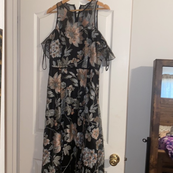 Tahari Formal gown - Picture 3 of 14